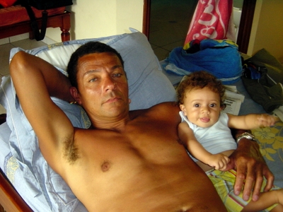 noam et son papi.JPG